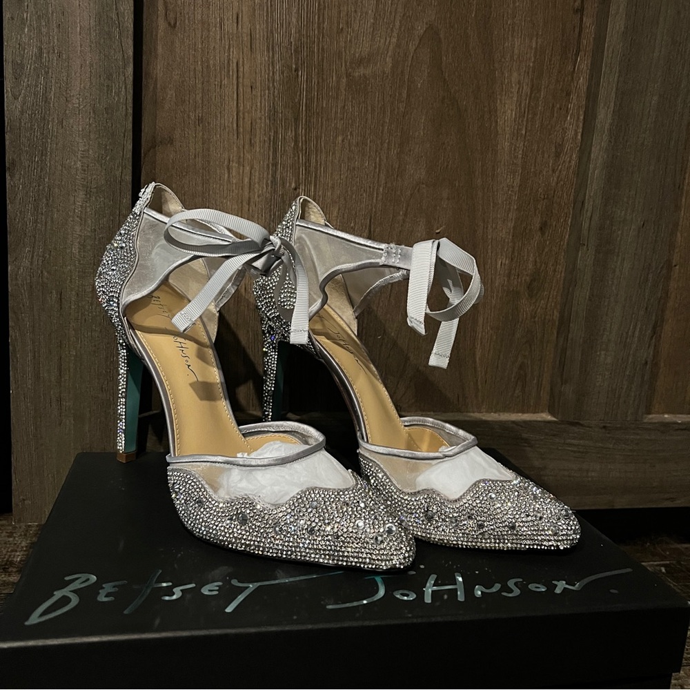 Betsey Johnson Iris Evening Pump Size 9.5